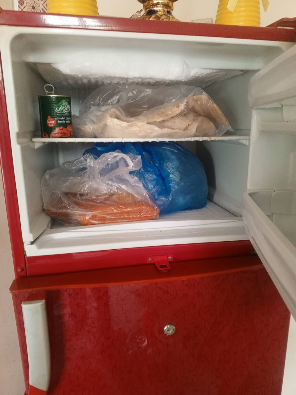 ثلاجه للبيع نظيفه رقم التليفون 0770 40 30 62 3
