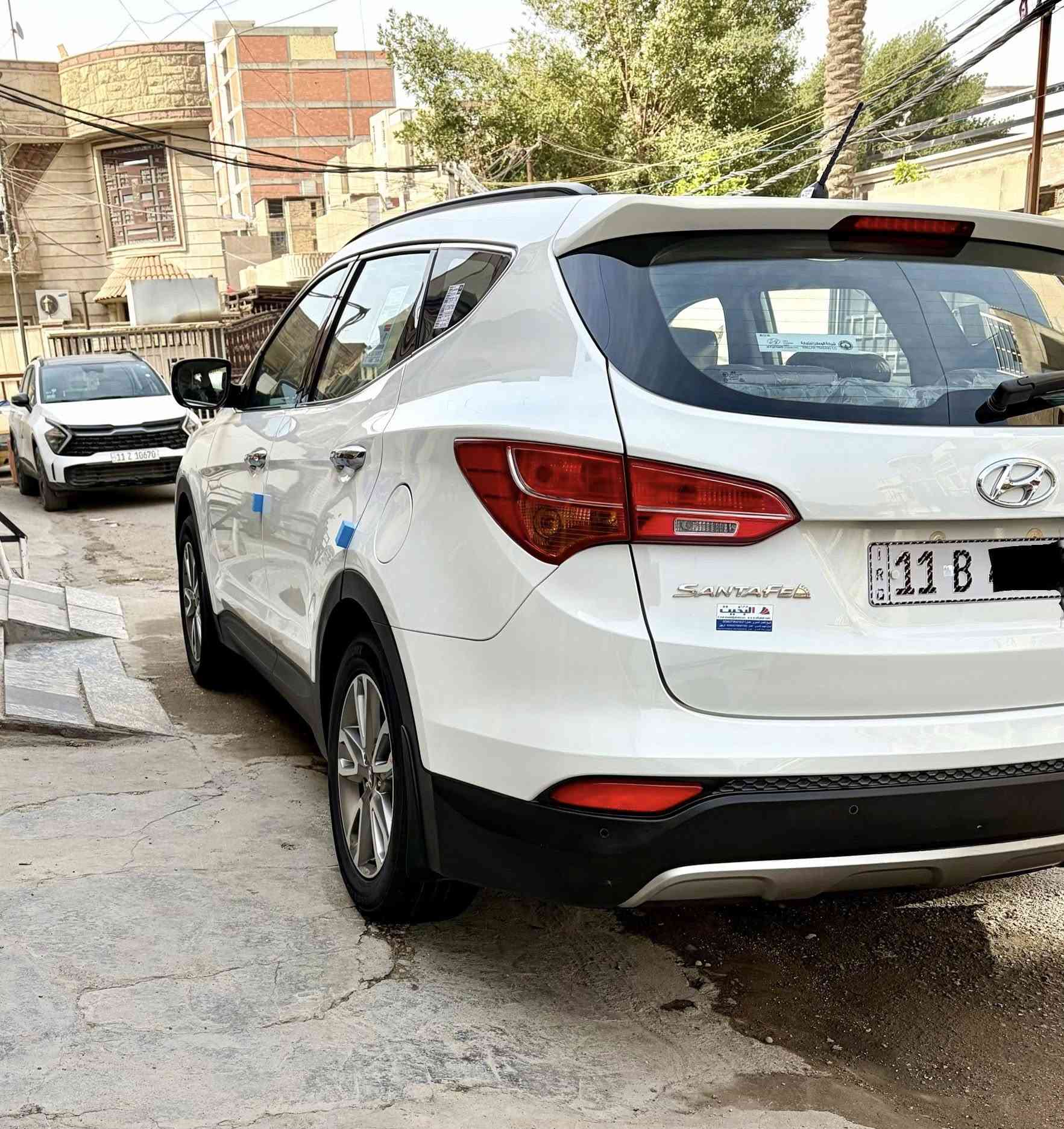 هونداي سنتافيا ( ٢٠١٣ ) خليجية رقم بغداد الدولي الجديد ( بأسمي) هزة جديدة وسنوية جديدة . ماشية ( ٨٧ ) ألف كم مكفولة من الضربة والصبغ حتئ الدعاميات مابيهن صبغ فقط بارد قليل .  السيارة ٧ راكب  / ٣ قطع تبريد  / داخل جلد بلادي قرميدي  / بانوراما   . محرك ٤ سلندر لاصرف ولا تبخير وتخم تاير نكسن وتبريدها ثلج وكهربائيات جاهزة وعدتهاكاملة وسويجات ريمونت عدد ( ٢ )  . أخواني السيارة أستلام علئ أيدنا من الشركة وحاليا جاهزة بدون أي نقص وللتواصل ( *********** ) وعنواني بغداد - الكرادة  .
