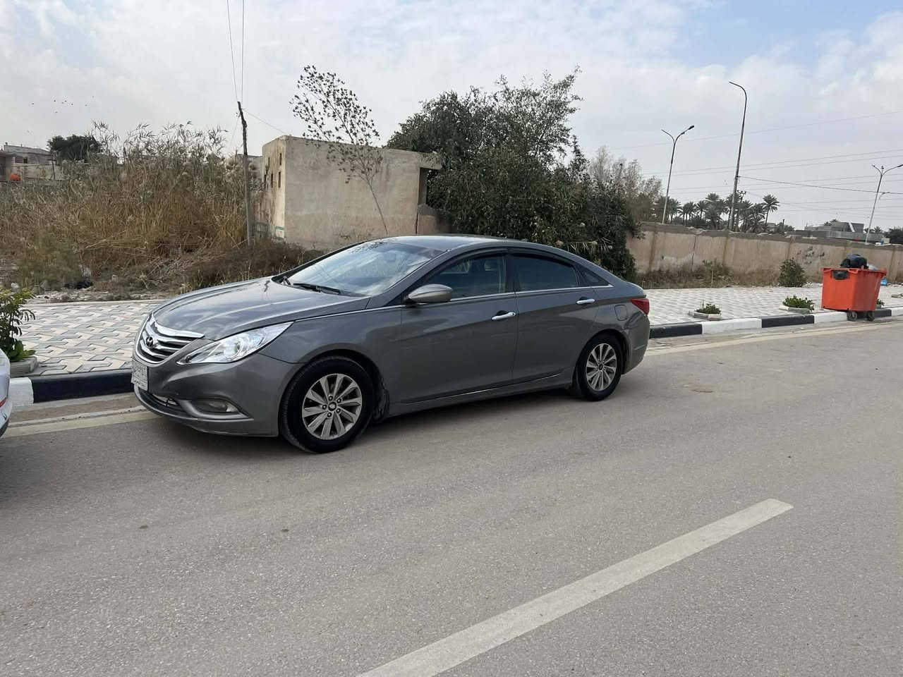 السلام عليكم سوناتا موديل 12وارد امريكي سياره جاهزه نقص بس تبريد السعر 105وبيه مجال مكينه 2400العنوان طويريج ملاحظه السياره كلين ***********
