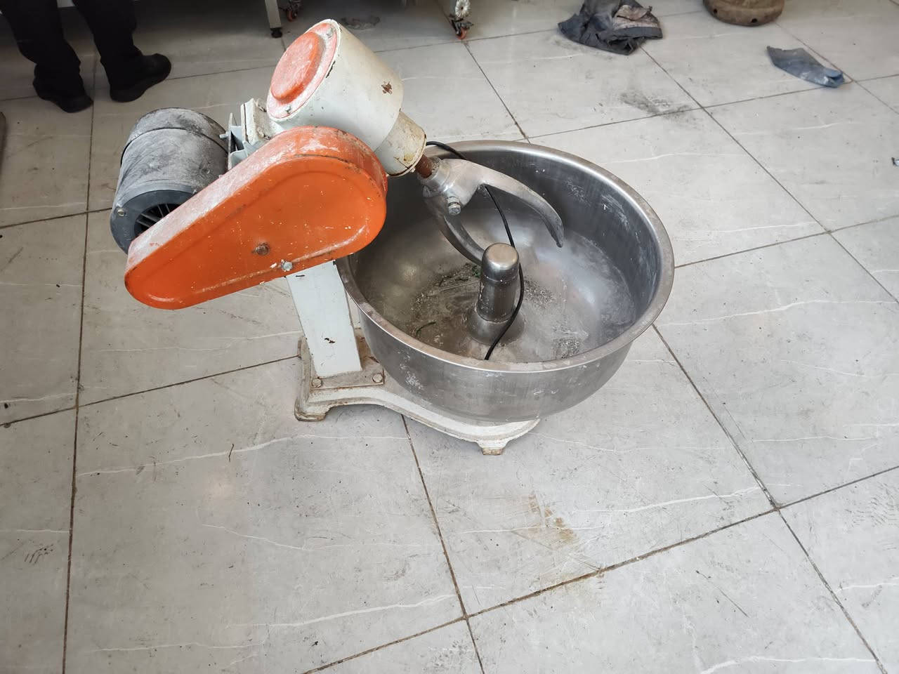 غراض مطعم بحالة جيدة مابيهن اي عيب جديدات
مكان حي النصر قرب الحصو والرمل 
للتواصل خاص او *********** واتساب
