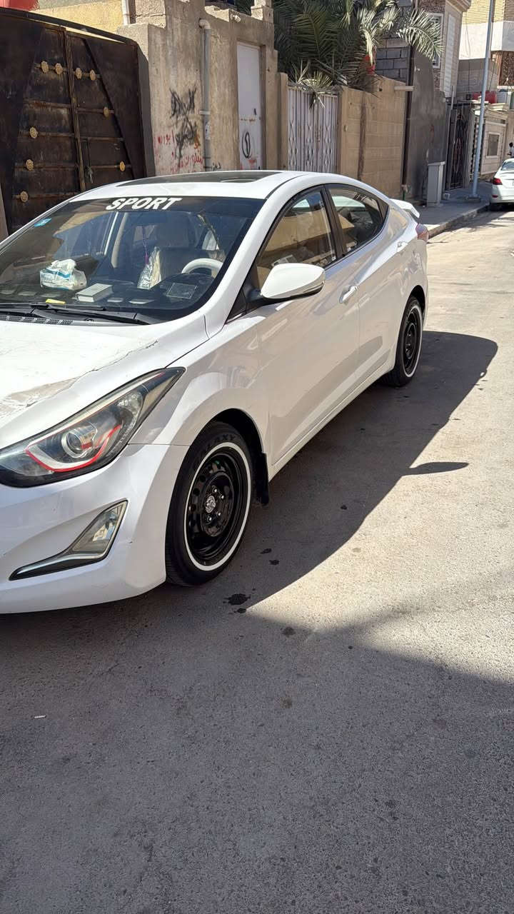 السلام عليكم النترا 2014 شكل 2015 خليجي 
السيارة ماشيه 200 الف حقيقي كير مكينه خير من الله 
حجم المحرك 1800 
فتحة سقف نظام ايكو 
السيارة بيها الهلال مال الجاملغ الخلفي بي ضربة عابر شوي على الباب  تقريبا شبر 
وبيها الجاملغات الاماميه طرف الخشم بيها صبغ بسبب التكشير بدون معجون والبنيد بي جزء صبغ كذلك من التكشير 
 ملاحظة السيارة صار بيها خياس بجاملغ الامامي واخلفي وبيها دوسة بيها طخة وقبق الجنطة بي صبغ قليل بسبب التكشير السعر 120 وبيها مجال  
رقمي انكليزي بسمي بصرة تحويل ثاني يوم  
رقم الهاتف : *********** بلاد رز, ديالى
