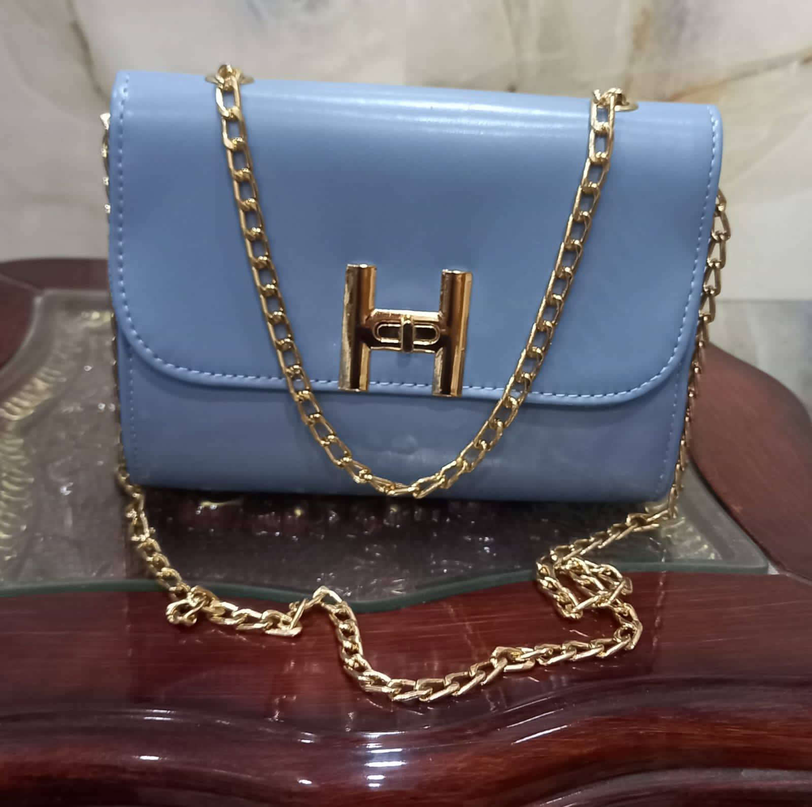 السلام عليكم بنات عرض خاص جنط ماستر سعر قطعه ٧الاف ونص للحجز***********
