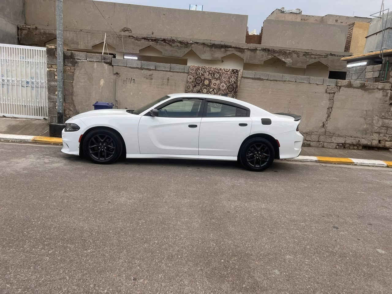 سلام عليكم 
للبيع دوج چارچر موديل 19 فئه GT 

معروفه مواصفات ال GT 
سياره جاهزه احلا من الصور دينار ماتصرف عليها  
سياره كير محرك صدر تبريد كله كفاله 
سياره وارد امريكي داخله كلين 
هنا بالعراق صار بيها بارد جدا قليل +صبغ حك شبر وصور السونار موجوده بالمنشور 
ماشيه 80 ميل 
السعر 235$بي مجال 
المكان بغداد 
***********
