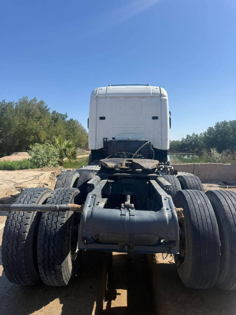 سكانيا للبيع 2008 بدون رقم الشاصي بي تأشيره مواصفات مكينه 8 سلندر حجم 580 مكينه جديده وكير جديد مجموعه ورده جديده تبريد كهربائيات كله شغال سياره جاهزه للشغل السعر 160 وبيهه مجال ***********
