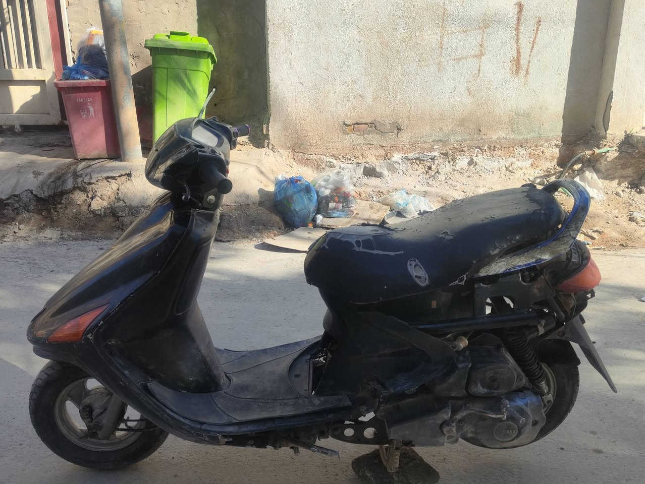 السلام عليكم دراجه فراشه ياباني شغاله مكينه ناعمه شلعه معدل السعر 200 بيه مجال مكاني  بابل شارع 60 رقمي ***********
