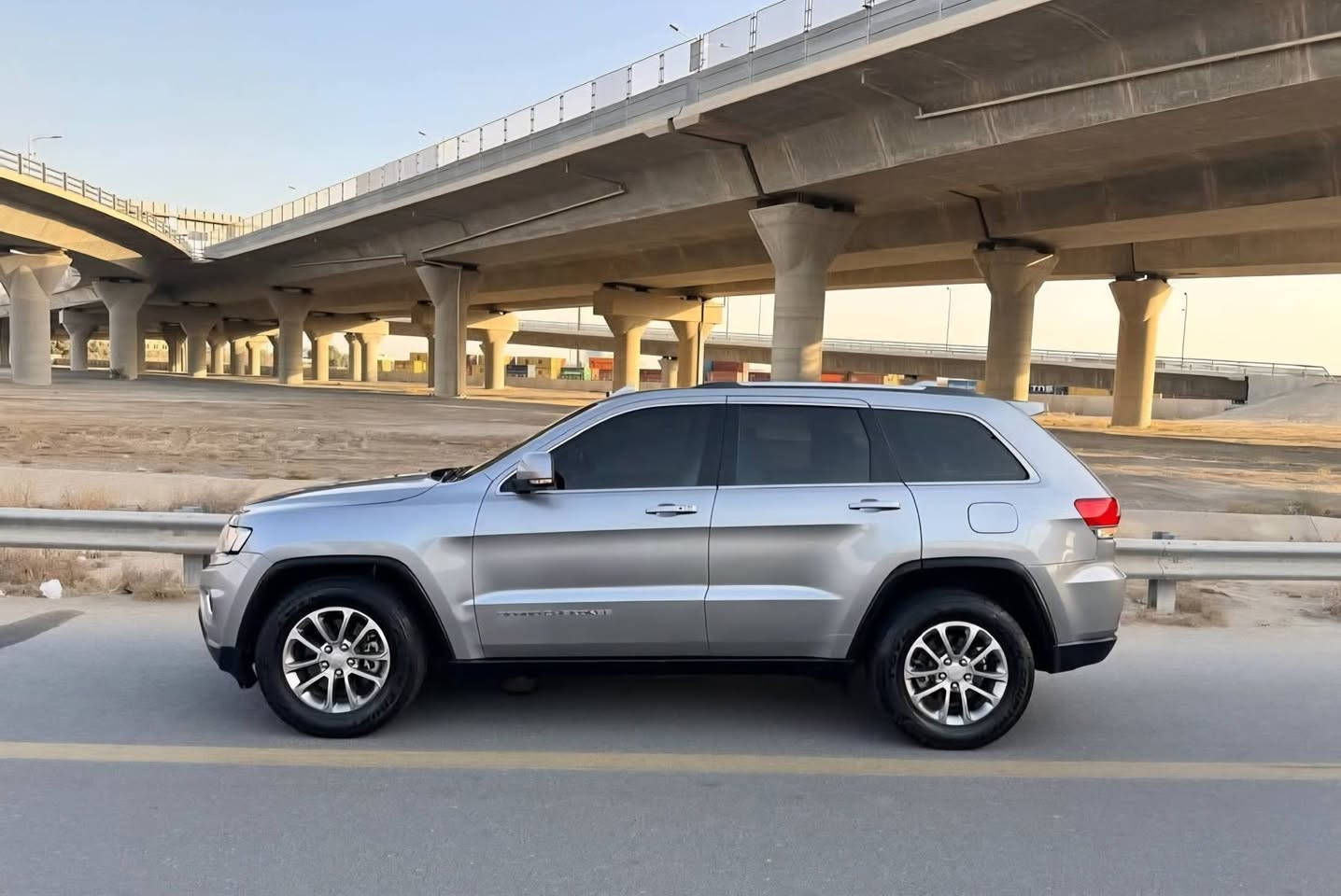 السلام عليكم ورحمة الله وبركاته
أعاد النشر بسبب الوعود الكاذبة والناس الماعدها التزام مع الاسف جيب  موديل١٦ ادوات مكصوصه شغل باجات مضبوط متومه رقم انكليزي الجديد بيع فقط مانراوس جاهزه لآخر حبايه دخول جديد مره وحده مفوله بانزين العراق الشراي يتصل  مامتواجد عالفيس سعرها ٨٣ وبيها مجال بسيط***********
