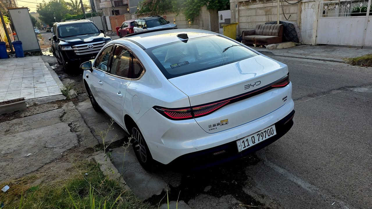 السلام عليكم 
BYD SEAL 05 2025
ماشية ٨٠٠٠ مكفوله كفالة عامة 
السيارة فوول اعلى مواصفات 
١٣ كاميرا
رادارات امامي وخلفي وجانبي بالمري
مري شفط
كشن كهرباء 
شاشة كبيرة 
داش كام بلادي
اوتو بارك
سلايد روف
نظام ترحيب
تشغيل عن بعد 
تبريد قطعتين
داخل جلد ابيض
ويل كب
حساس امامي وخلفي وجانبي ١٢ حساس
نيكل بالابواب 
وباقي المواصفات معروفة
السعر ٢٣ مليون و٣٠٠ الف دينار
مكانها معارض البياع الشارع الثالث معرض المكارم 
*********** مصطفى

