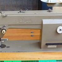 مكينة خياطة • براذر 200 • بغداد