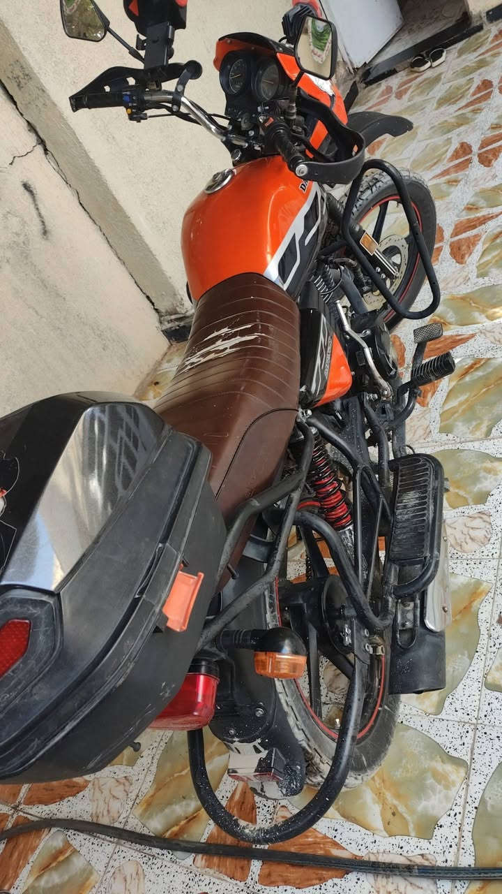 اسلام عليكم
دراجه دايون٢٣
مرقمه
 دراجه خير من الله مكفوله من كلشي
تجي شوفه اي خلل بيه كروتك عليه برغي واحد ممفتوح بل محرك
ما مشتغل بيه دلفري ابد الله شاهد اروح بيه للمحل ورجع 
***********
