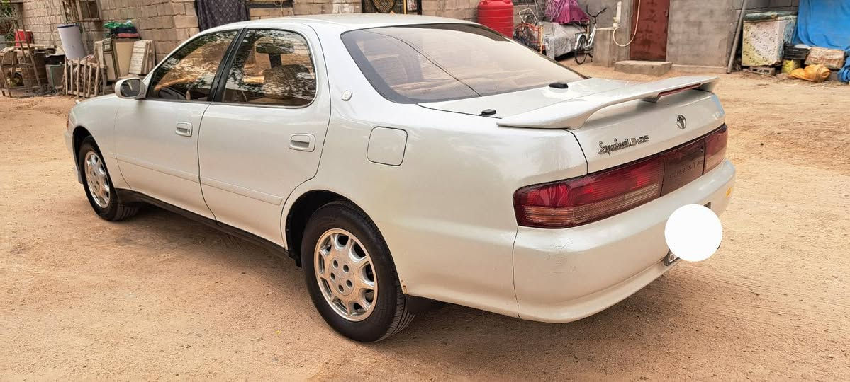 السلام عليكم سياره للبيع كرسته نفخ موديل 92 رقم ميسان جديد باسمي محرك 2500 تبريد شغال صبغ جماليه مكفوله من الضربه والنقل والكص والعيب الشرعي السعر 75 وبيه مجال العنوان بصره ابو الخصيب رقم الهاتف ***********
