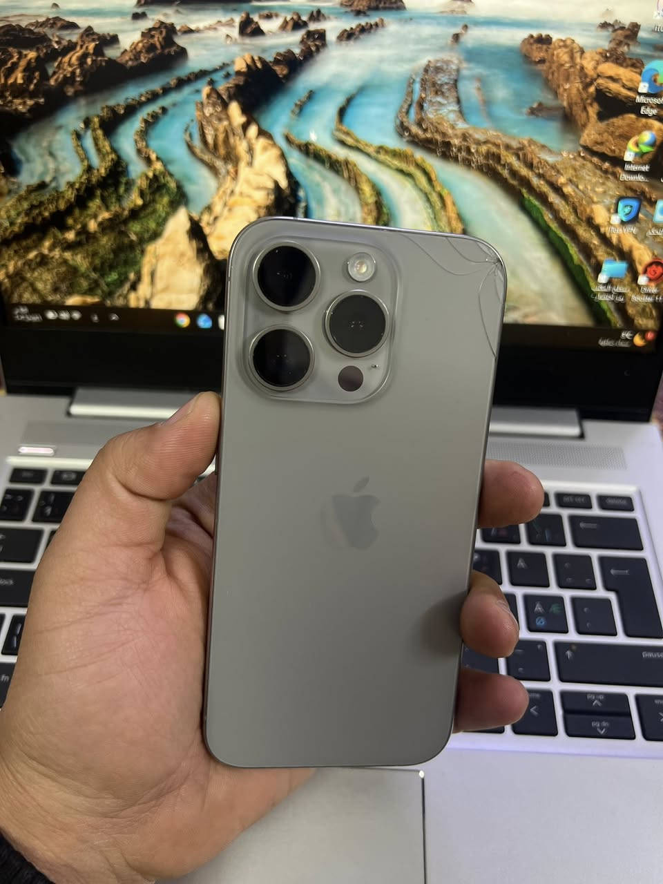 ايفون 15 برو فقط ( صغير )
ذاكره 128 بطاريه 96
دبل سيم  فقط مبدل شاشه بصمه الوجه شغال
الضهر بي فطر السٍعر 550 الفٍ
***********
***********
