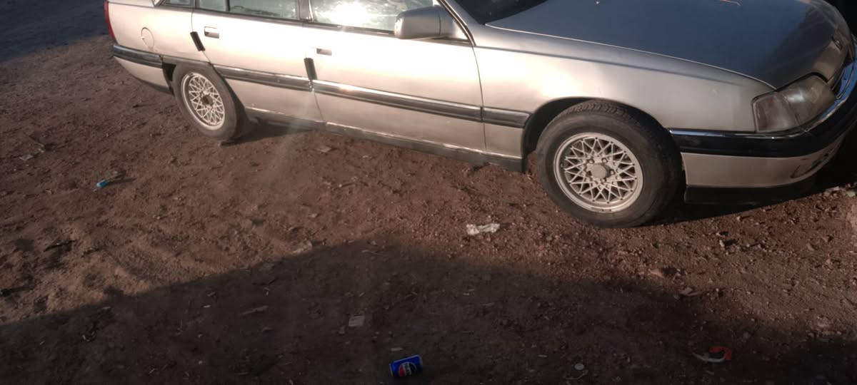 للبيع أوبل أوميكا صالون
موديل 92 لون شمباني 
محرك 2000 بلادي وكير اوتماتيك وأصلها تبريد 
سيارة جاهزة كهربائياتها كلها شغالة وسعرها ب36 وبيهة مجال شوية 
سنويتها لل27 شهر السادس يالله تنتهي 
للاستفسار الاتصال على الرقم *********** مكان السيارة الرمادي
