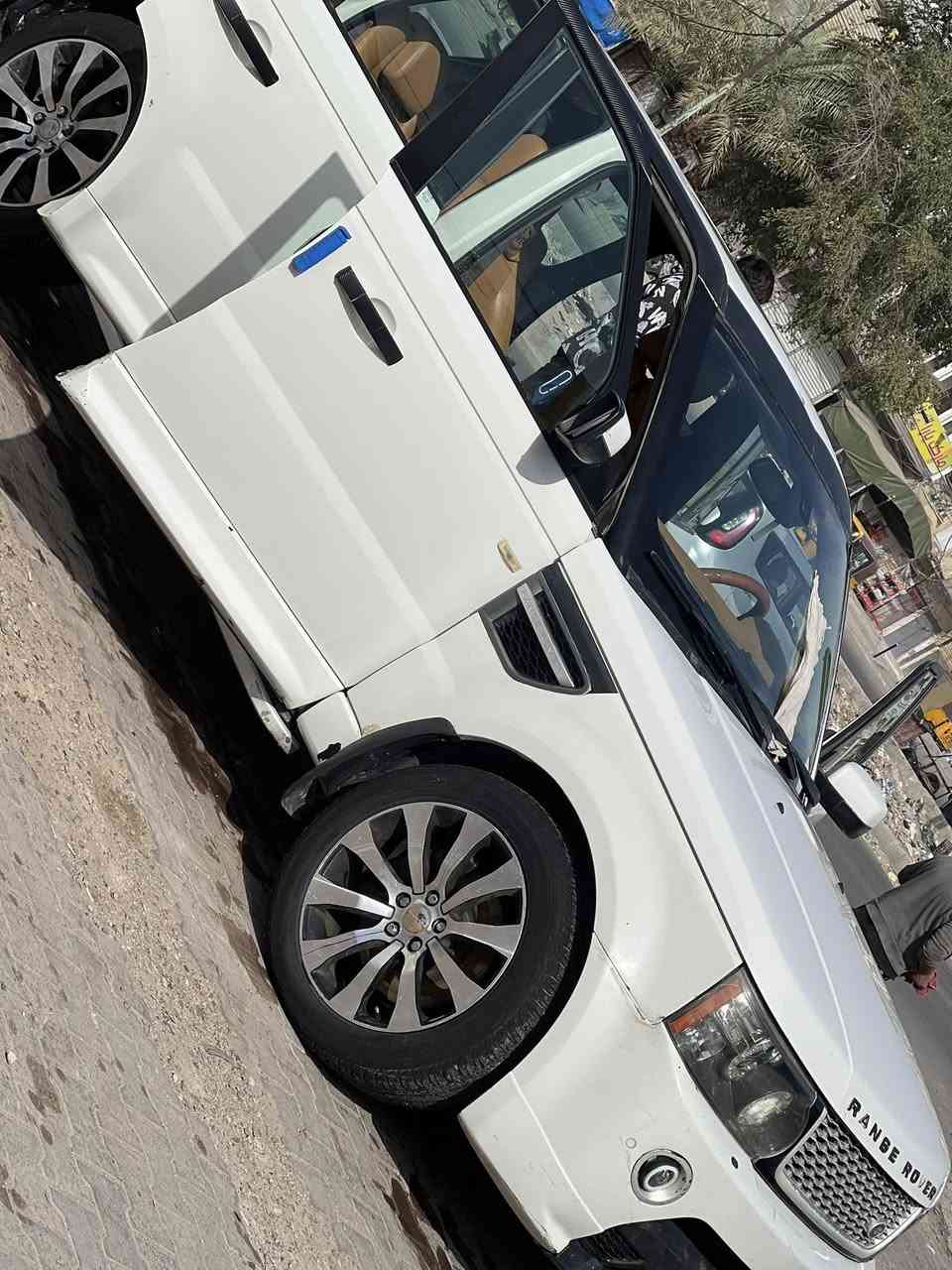 السلام عليكم رانج روفر 2009 محدثه 13 مكينه سوبر رقمها قادسية مشروع وطني سياره جاهزه نقص بيها ويل كب واحد اعوج مكانها مدينه الصدر السعر النهائي مال بيع قفل قفل قفل 95 ورقه التعجبه شراي يجي قطعتين صبغ جاملغ وباب خلفي بدون دواخل بدون معجون 
*********** او مراوس ب  اقل

