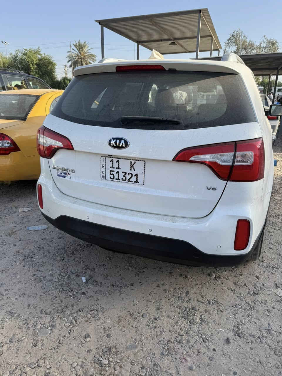 اسلام عليكم كيا سورنتو موديل ٢٠١٤ زيرو صفر كيلو متر سيارة مخزونة صار ١٢سنه مواصفات سيارة محرك ٦ سلندر بصمة جلد كراسي كهرباء سبعه راكب بردات خلفيه حساس مامي خلفي زراك لايت رقم بغداد الدولي بسمي سيارة غسل ما مخسوله بعدها على وضع الشركة مكان السيارة بغداد رجان الي ما يعرف قيمت السيارة لا يتصل ***********

