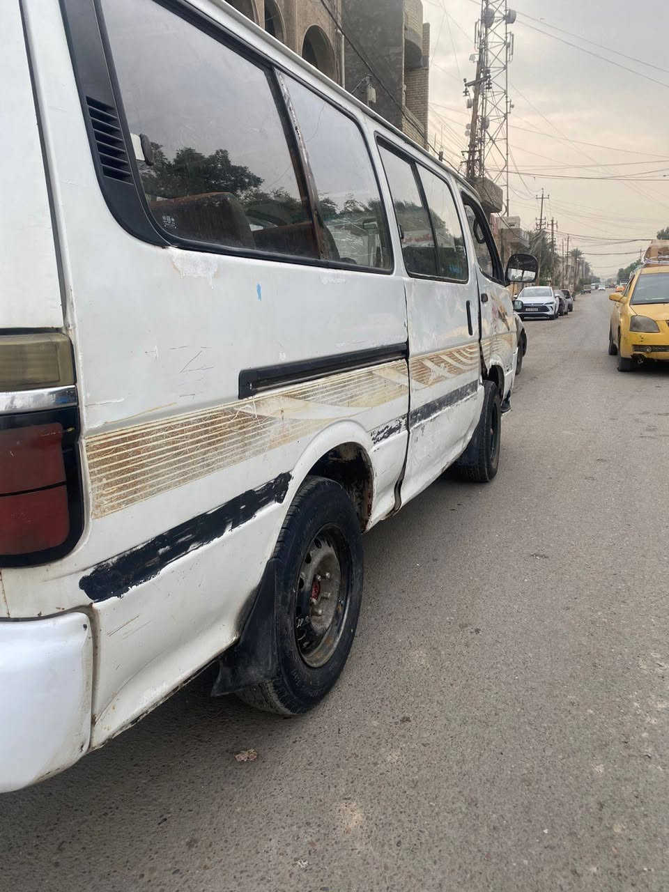 السلام عليكم للبيع سياره جنبي 2010 رقم بغداد احمر سنويه عظم عاج اتكفل سرقه وعشائر فقط  سياره جاهزه مكينه وكير واكسن حداديه وتخم تاير كله جديد السعر 15$وبيها مجال مكان بغداد ***********
