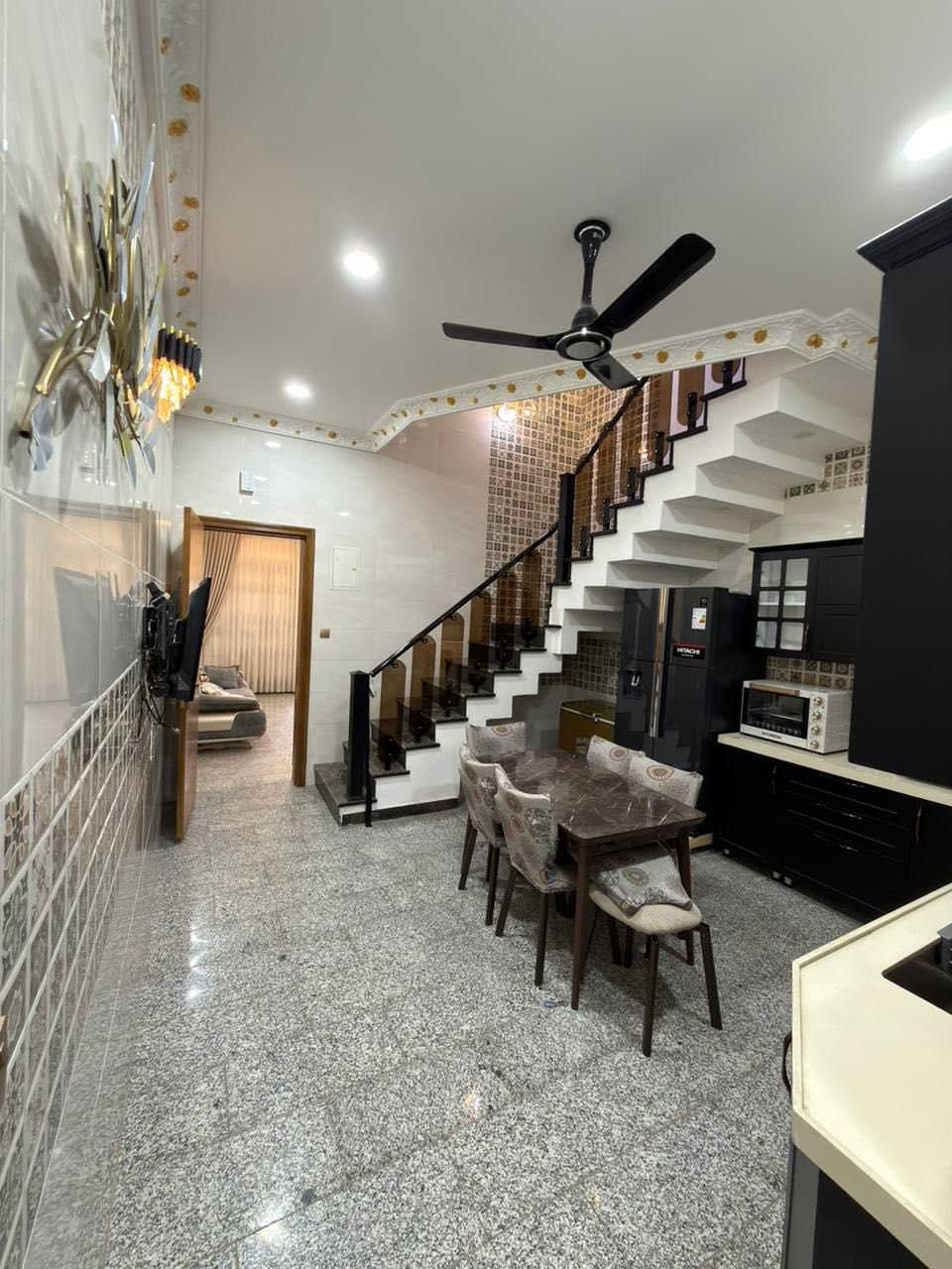 السلام عليكم
يستمر مكتب مسكنك للعقار بتقديم
افضل العروض المناسبة إلى الزبائن الكرام
🔹بيت حديث 3طوابق للبيع مساحتة 94 متر
🔸الواجهة 4متر تدخل 12 متر تصبح واجهة 6.5متر نزال 20
🔹يحتوي البيت على (صاله -ومطبخ -4غرف نوم وخدمات)
🔸موقع البيت / البنوك خلف معجنات الفراشة
🔹للاستفسار أكثر مراجعةمكتب مسكنك للعقار 
الواقع /البنوك شارع المطاعم مقابل بن رضا علوان
أو الاتصال على الرقم ☎️ ***********
