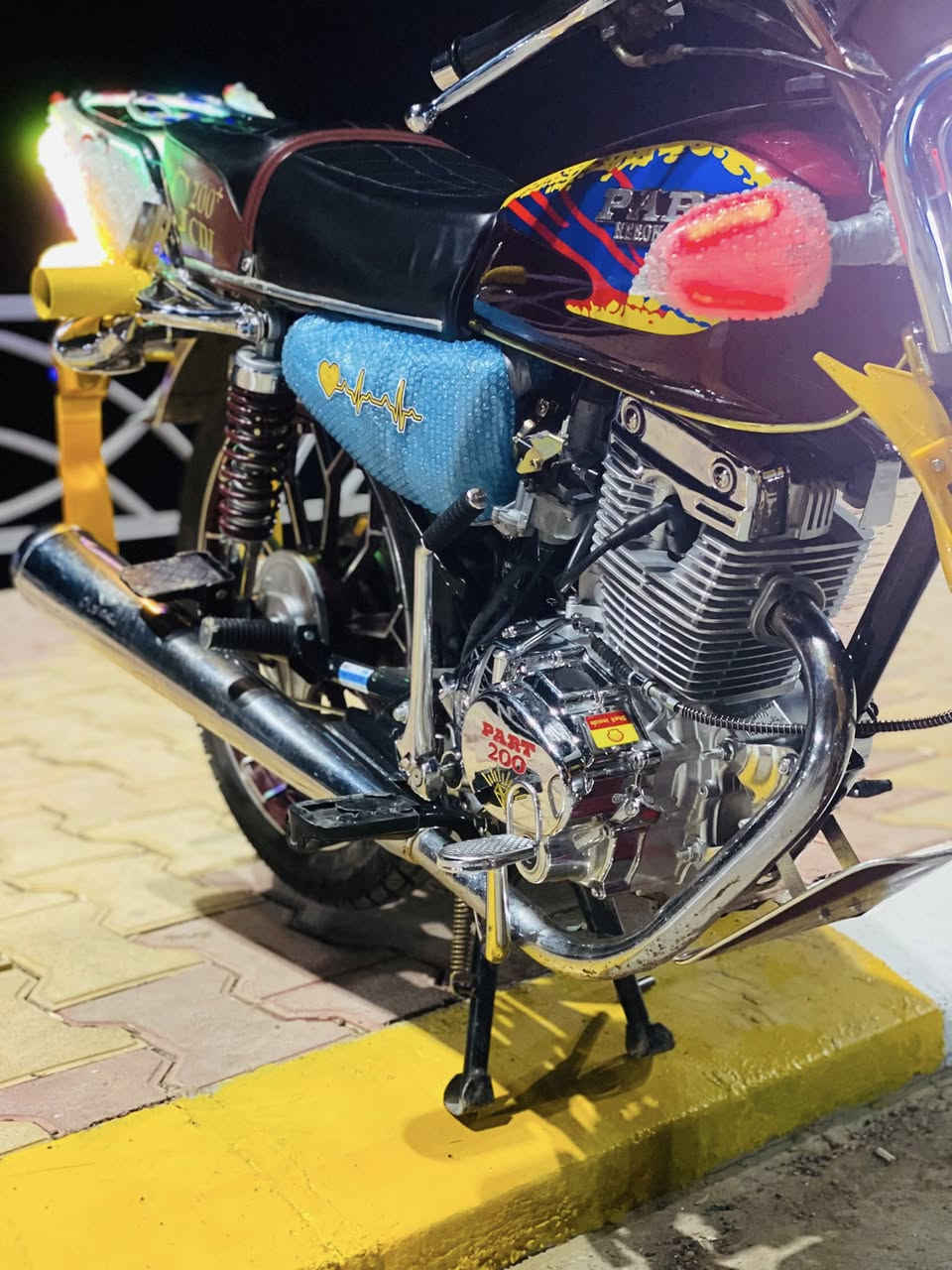 دراجه للبيع بارت محرك 200 موديل 24 اخو الجديد دراجه كلها شرط وضع شركه محرك شرط مامفتوح كهربايات كلها شقاله السعر 750 وبيها مجال المكان كياره للتصال 
***********
