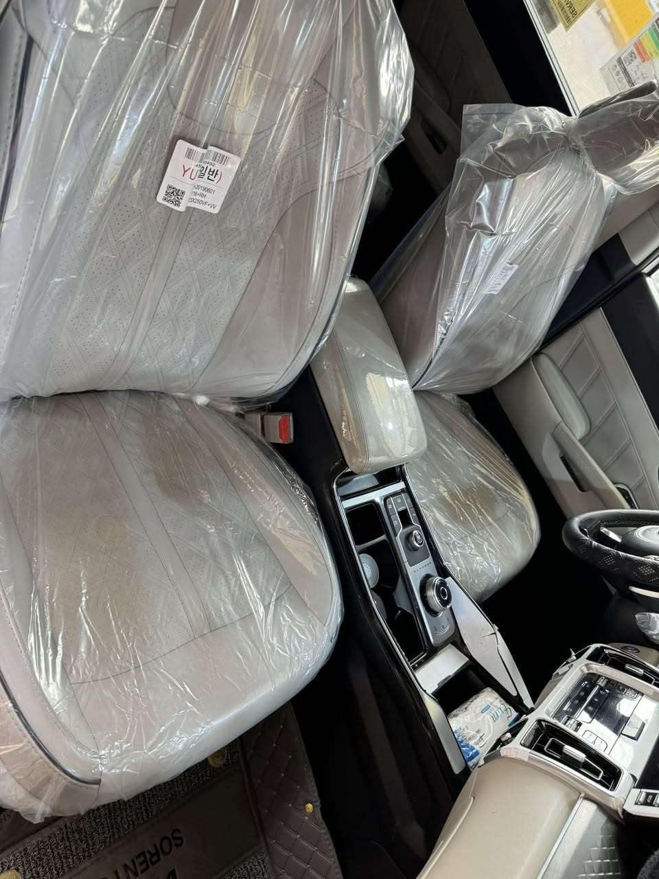 السلام عليكم للبيع سورنتو خليجي موديل2021 رقم بغداد مكفول كفاله عامه 
جديدة بمعنى الكلمة

مواصفات 
بصمه تشغيل
بصمه ابواب
كشنات كهرباء السايق والبصفه 
محرك 6 اسلندر 
تبريد ثلاث قطع
سبعه راكب
كير ماوس 
كامرة خلفيه دواره
4انظمه قيادة  
جنطه شفط
مري شفط
إنارة داخليه 
بردات خليفه.
شاحن 
حساس امامي
حساس خلفي
هاند بريك بصمة و اوتو هولد 
سبير منازل  
اوباقي مواصفات معروفه. 
السعر (260) ورقه $وبيها مجال. 
اللاستفسار اتصل على الرقم ***********
مكان السماوة
