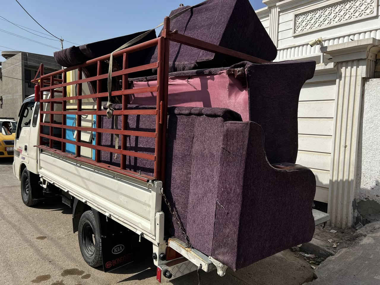 سلام عليكم كيا حمل لنقل الاثاث مو بس اثاث كلشي ننقل 👌
نقل سريع من الباب للباب زياد ***********
