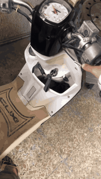 ماكس بوليسي نوزل 
اسود وداخل كريمي 
دراجة نكرة سلف اذا ما شتغلت لا تشتري 
دبل رياضي ويل امامي رياضي كلجات رياضي 
صالنصة RZ رياضي دراجة خير من الله ومستعجل عليها 
سعر الدراجة ٨٠٠ وبيها مجال تواصل فيس او واتساب ***********
كربلاء حي الوفاء
