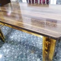 طاولة طعام • ٦ اشخاص