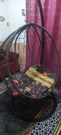 كرسي اومرجوحه الحجم الكبير للبيع السعر 75رقم 07746410614