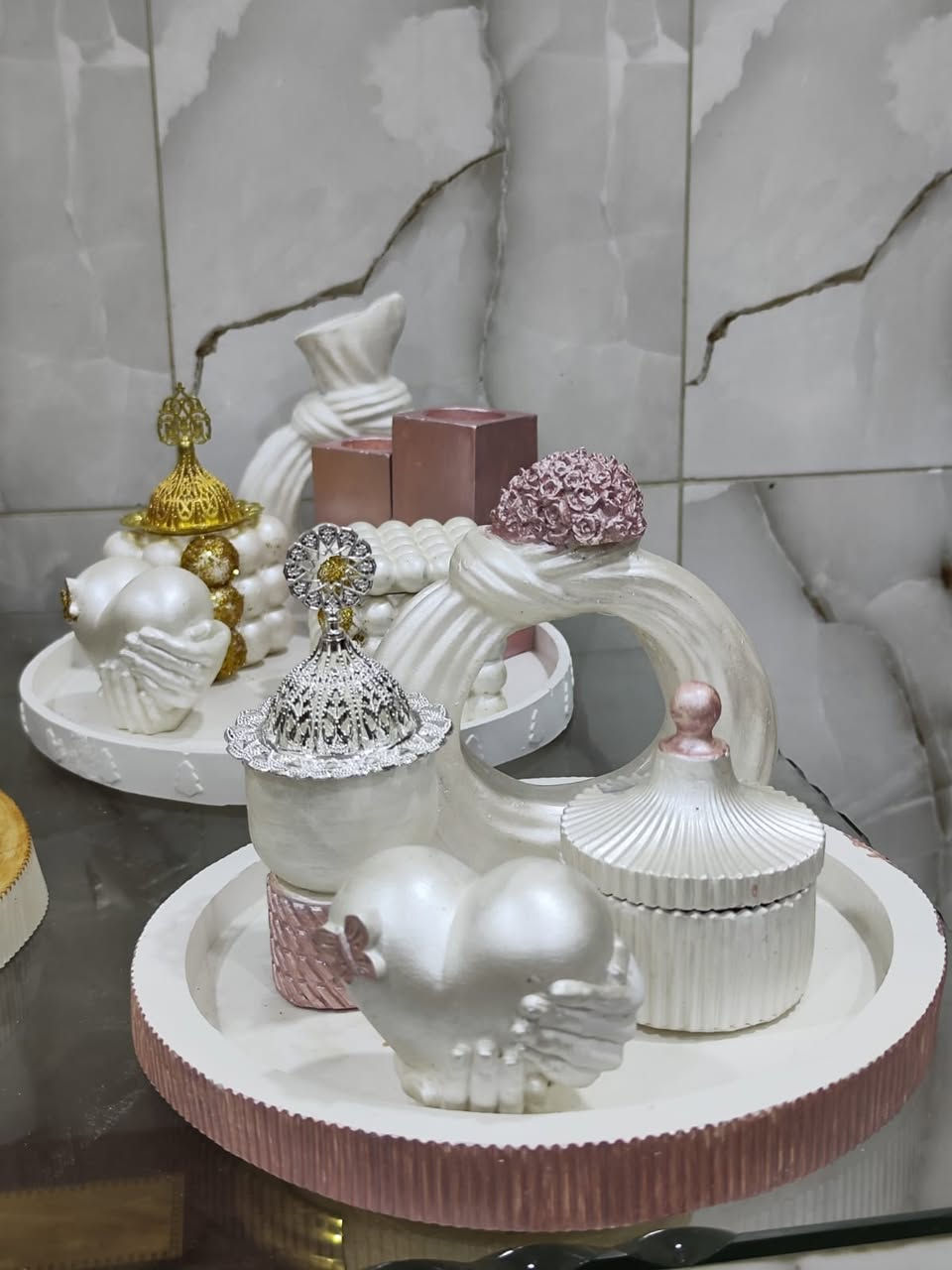 حبايبي الغوالي
وفرتلكم البكج كامل يعني اناقه وترتيب ولطافه
ترتيب البيت عليكم والباقي علينا يعني الصاله متحلى إلا بالبكج الخاص بينا وبسعر كلش راقي 
10000 دينار 
للطلب راسلنا واتساب ***********
لدينا خدمة توصيل لجميع المحافظات 5000 دينار
