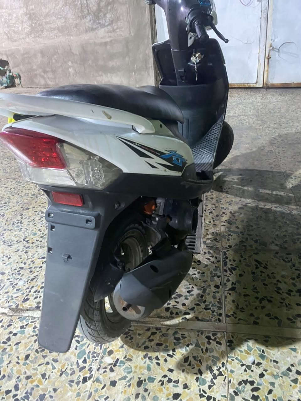 سلام عليكم عدله للبيع كفاله عام فقط الكفر تجاري ممفتوحه كهربيات شغاله كلها دراجه مال رمبه الشراي يتفضل واتساب ***********العنوان بغداد التاجي
