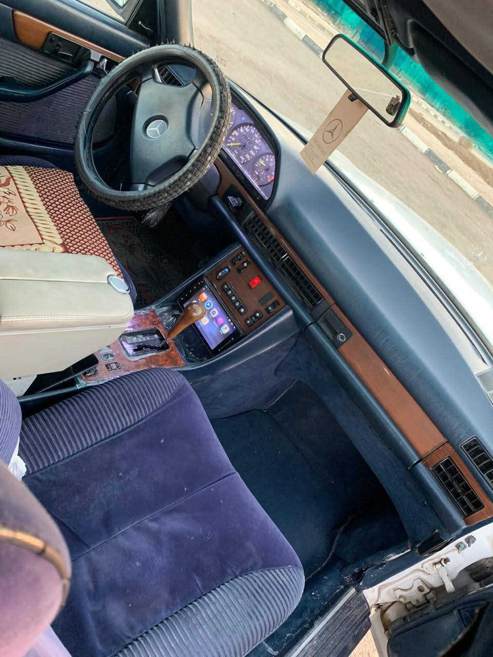 السلام عليكم مارسدس 300 ابيض بلاديه موديل 1987 محرك وكير كفاله مصبوغه للجماليه تخم تاير ادامه منضومه بانزين وادامه صدر امامي وخلفي تبريدثلج سعر65 بيهه مجال لطيبين ***********؟
