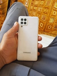 اي 22 ذاكره 128 مبدل شاشه عاديه بس حلوه السعر 50 قفل بدون عمله المكان ...
