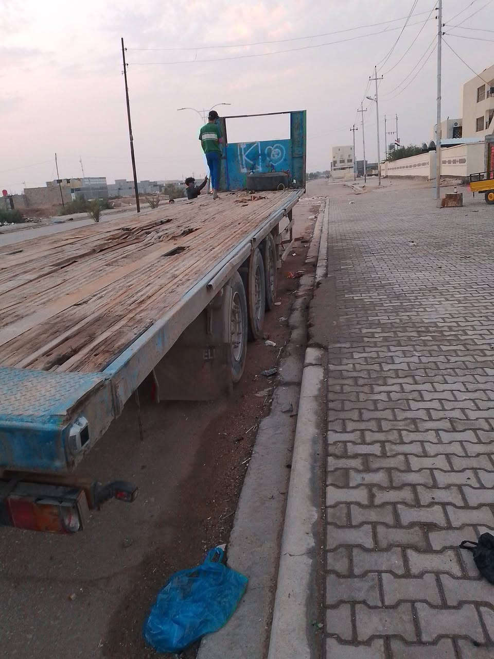 عربانه فلات 13--60مكفوله مكان البصره النشوه السعر 40وبيه مجال رقم انتصال ***********
