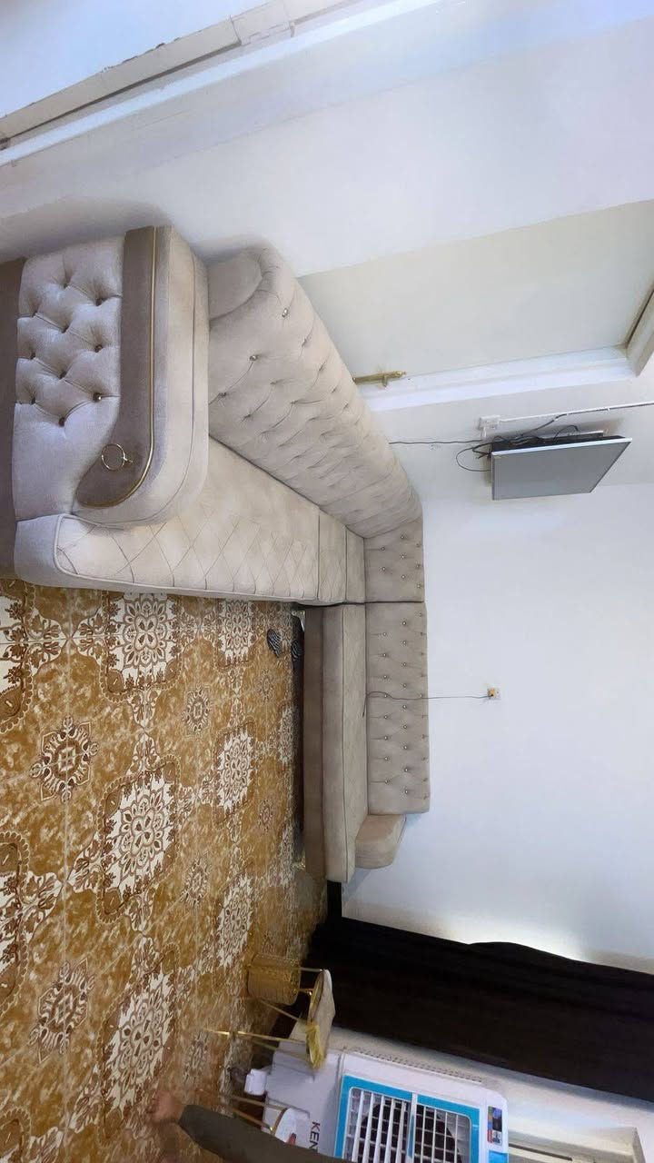 ديوان ١١ مقعد سعره ٢٥٠ وبي مجال ***********
