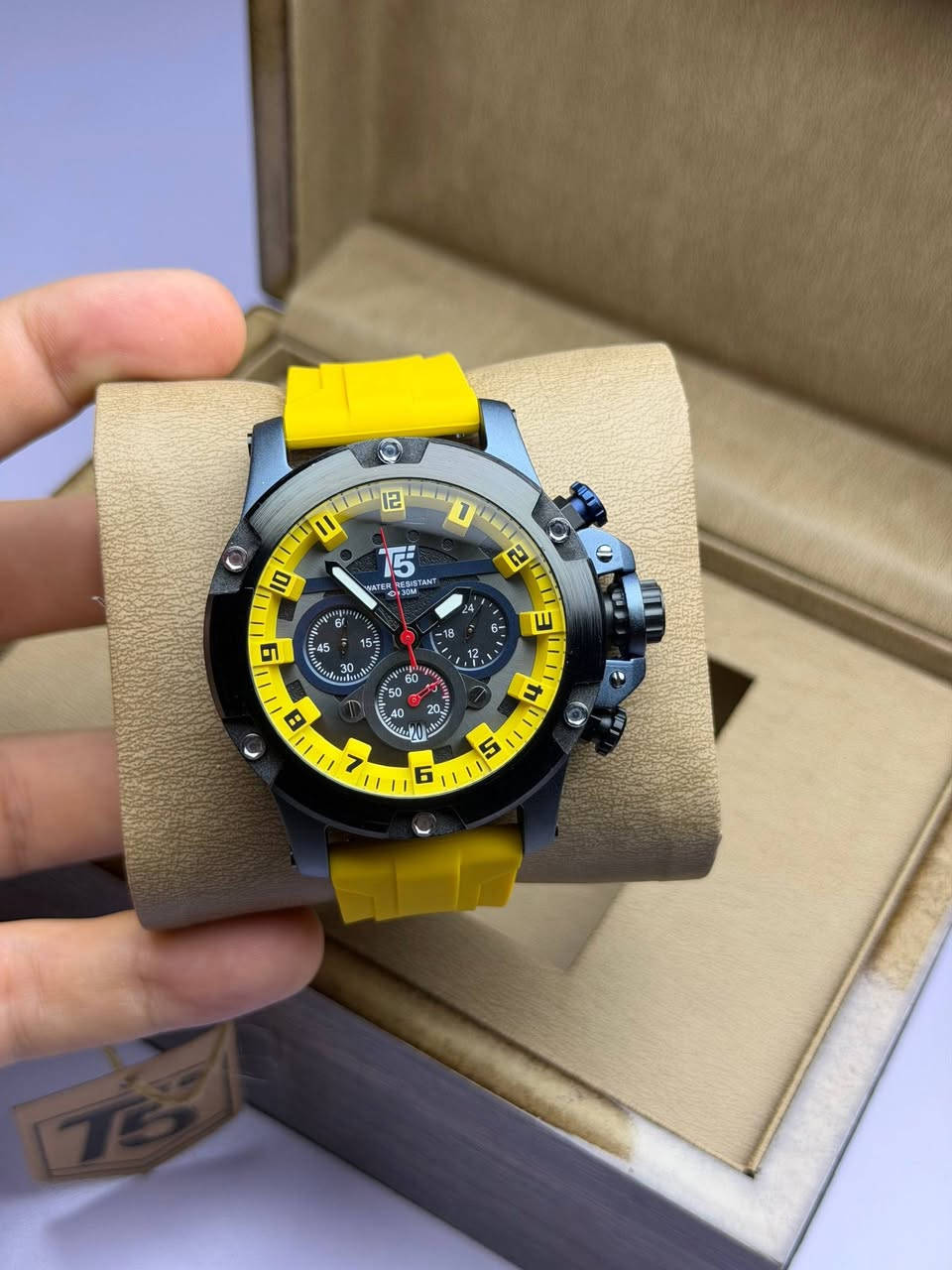 T5
اصلي ماكنة ياباني 
سير ربر اصلي 
نافذ شهري 
سناتر شغالة 
سنتر ثواني منفصل 
ارقام واميال لامينوس فسفوري 
ستانلس ستيل 
مقاومة للماء 30 متر 

35 الف على اول تم


**إذا كنت صاحب هذا الإعلان وتريد حذفه لأي سبب، رجاءا أرسل رسالة إلى الدعم الفني**