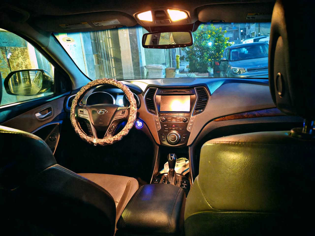 للبيع هيونداي سنتافي كراند فوول 1/1
موديل♦️ ٢٠١٧
للاستفسار التواصل على الرقم 
***********

مواصفات 
♦️_حجم محرك 6سلندر  3300
♦️_تحكم ستيرن
♦️_كروز سرعه 
♦️_كامرة خلفية بلادية 
♦️- حساسات خلفيه 
♦️_ اشارة ترحيب
♦️_يدات نيكل
♦️_لد أمامي + لد خلفي 
♦️_كشنات جلد بلادي
♦️_بصمه تشغيل +بصمه ابواب + صندوق 
♦️_ أضائه ترحيب باليدات عند الاقتراب 
♦️_كشنات كهرباء عدد 2
♦️_انظمه قيادة عدد 3
♦️_ 3قطع تبريد  
♦️_سبعه راكب 
♦️_قمارة بانوراما 
♦️_بردات  جانبية للجهة الخلفية 
♦️_حاكيه +بلوتوث 
♦️_ويل حجم ١٩
♦️-منفذ يو اس بي امامي وخلفي 
♦️- فور ويل 
♦️ درايف مود 
♦️-كراسي الاماميه تدفئه تبريد 
♦️- نظام تزحلق يو بي اس 
♦️- نظام نزول منحدرات 
♦️- نظام تحكم بلمقود سبوت او عادي او رياضي 
♦️- منظومة زنون كامله الايت عالي ناصي + بلاجكتورات
وبعد بيها كومة مواصفات 
السيارة نظيفة وادامة دورية
سونار السيارة موجود بالمنشور
للاستفسار التواصل على الرقم 
***********
