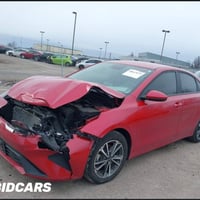 كيا فورتي موديل 23 السيارة نظيفة جاهزه من كلشي ماشية 62الف حادث موضح ب...