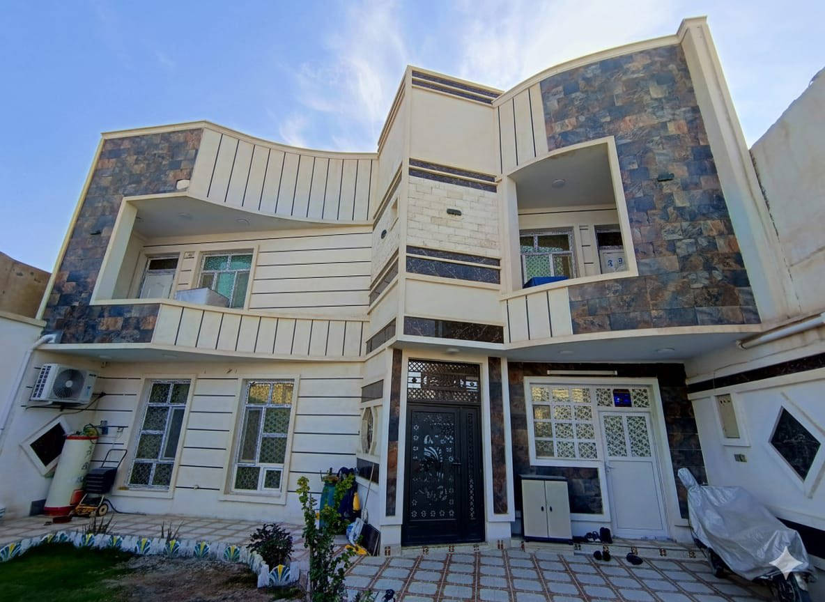 🏠 للبيع – بيت في حي الشهداء
📍 الموقع: خلف مرطبات مشمشة، سادس بيت عن شارع 20 (شارع مدرسة المفاخر)
📐 المساحة: 250 م²
🏠 واجه 12.5 م × نزال 20 م
🏢 مواصفات البيت:
طابقين:
الطابق الأرضي: غرفتين، صالة، استقبال، وصحيات
الطابق الثاني : 3 غرف نوم (واحدة ماستر)، صالة، وصحيات
💰 السعر: 200 مليون دينار (مع مجال بسيط للتفاوض)
🔴ممكن مراوس مع قطعة ارض او مع مشتملين.

‭0786 959 8192‬
