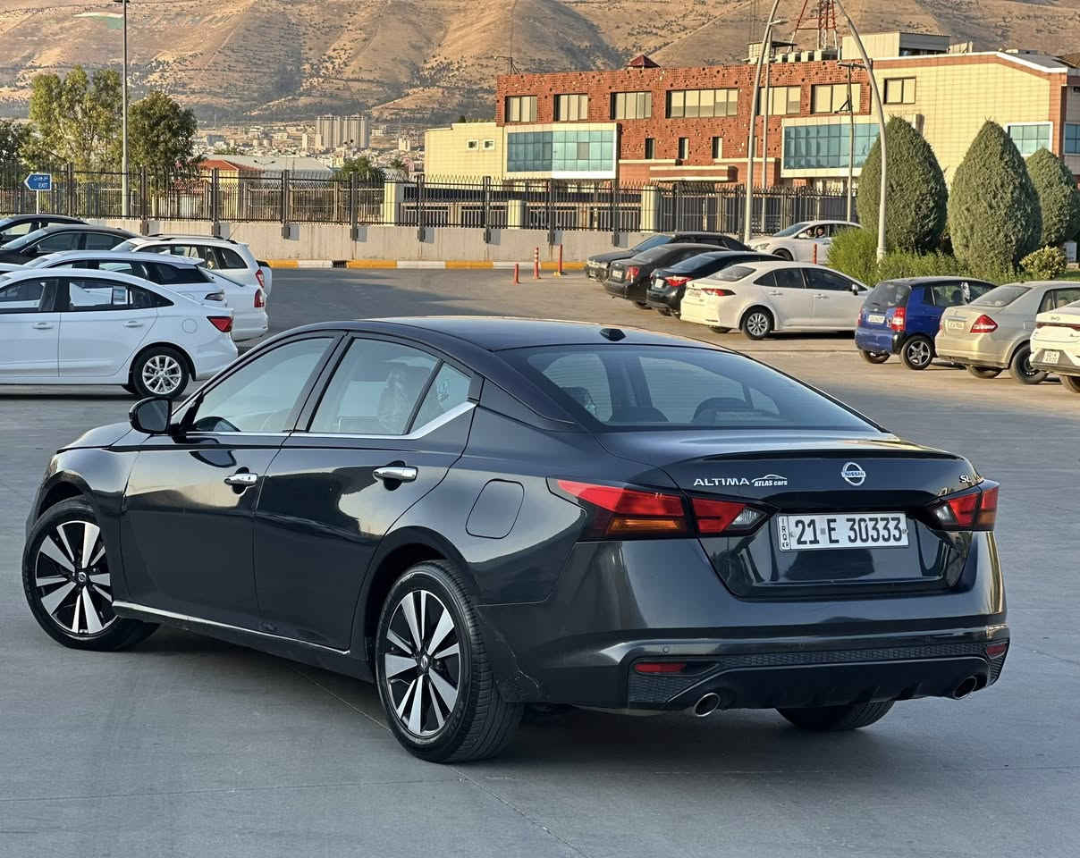 للبيع التيما SL موصفات فول
السعر 124 بيها مجال بسيط 
***********
موديل 2019
رقم مميز ويا السياره بلعافيه 
فتحه - سلايت 
تحكم ستيرن 
تثبيت سرعه 
بصمه تشغيل 
تثبيت سرعه 
كاميرا خلفي 
تبريد ثلج 
ماشيه 97 مايل 
تشغيل عن بعد 
بصمة ابواب +صندوق 
رادار 360 درجة 
تايرات وياله جديد 
كير محرك بشرط 
ضرر فقط بونيد وجاملغ بدون لغود بدون شاصي شرط الفحص 
وبيهه 3 قطع بس كلير  
سونار ورقم الشاصي بلمنشور 
سنويه ورقم جديد تحويل ثاني يوم 
HN4BL4EVSKC163617
مكان السياره ديالى خانقين
