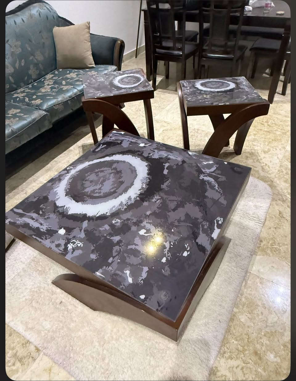 ميز وسطي زان مع زوج طبلات ٢
السعر ٢٠٠ الف 
العنوان بغداد البلديات


**إذا كنت صاحب هذا الإعلان وتريد حذفه لأي سبب، رجاءا أرسل رسالة إلى الدعم الفني**