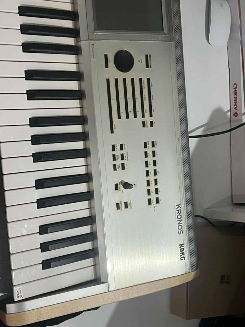 KORG KRONOS 2 TITANIUM 
***********
