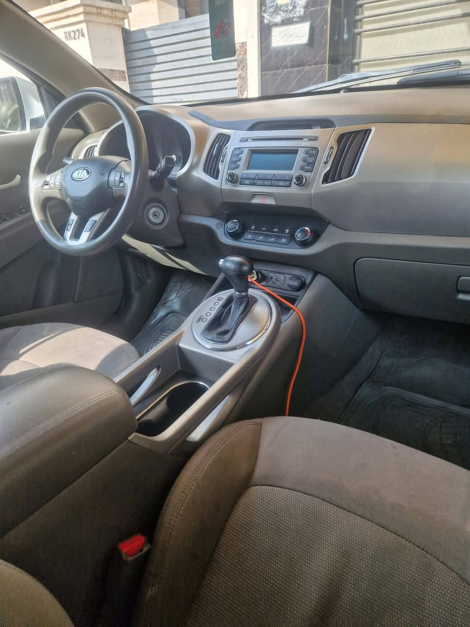 سبورتج موديل 2016
وارد امريكي
ماعندي صور الحادث
جاملغ وبنيد صبغ
الصور كدامك
محرك ممتاز وممفتوح
ماشيه 80 الف بشرط الفحص
صدر وحداديه درجه اولى
كلشي شغال متذب دينار
باسمي شخصيا
فحص وهزه وسنويه كله جديد
الداخل حلو واستعماله نظيف بس يرادله حمام 
سياره مال بيت ومن زمان عدنه
السعر 133 
العنوان بغداد الكرخ العامريه
***********
