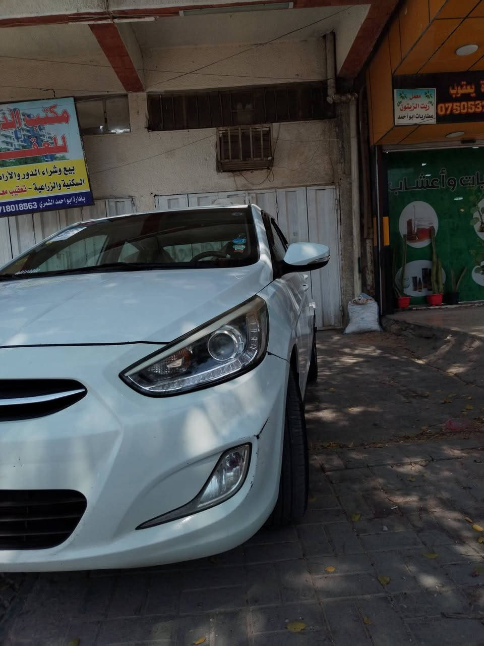 سلام عليكم
اكسنت 2016 خليجي بلو 
سيارة مكفول كفالة عامة من الصبغ و تبديل
(بيها مكانين بارد فقط) 
محرك 1600 دوش دبل قطرة 
كير محرك شركة كفالة 
ماشية 80 كم حقيقي 
بلو أربعة دسك
فتحة سقف 
ثلاجة 
خمسة ويل كب 
شاشة أصلية بلاد 
تحكمات ستيرن 
كامرة خلفية
اشاير بالمري
تدفئة 🥵 و تبريد ثلج🥶
صدر خلفي و امامي جديد 
رقم بغداد انكليزي 
السعر المطلوب 112 و بيها مجال بسيط جداا 
مكان السيارة بغداد 
الاستفسار اتصال ع هذا الرقم 
***********
