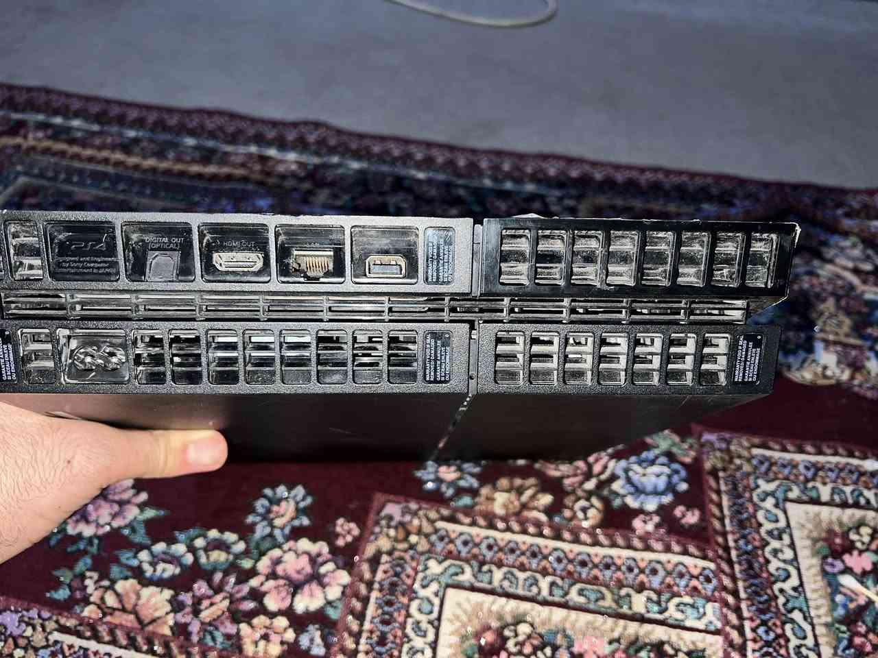 سلام عليكم ps4 فات مهكر مو اونلاين
نضام 13 
وياه يدات 3 وحده منهن الاكس يشكل مرات وحده اصليه وثنين تجاريات درجه اولى 
البلي لا مفتوح ولا مصلح لوك ستيكر كامل ملحقات
مكاني بغداد مدينه الصدر قطاع 57 
*********** 
سعره 225 وبي مجال بسيط
