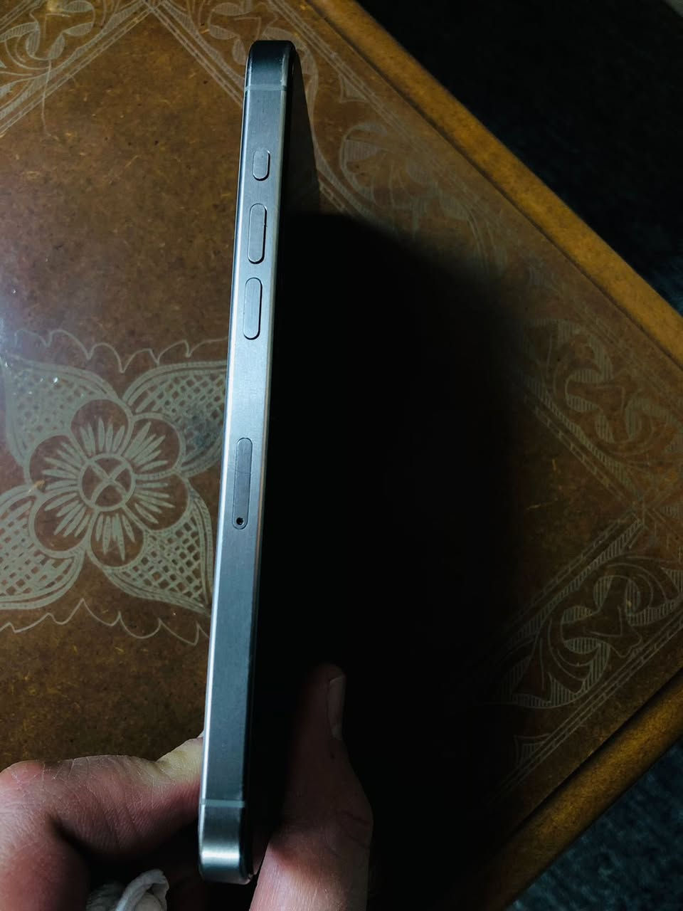 السلام عليكم ايفون١٥برو ماكس  شرق اوسط خطين ذاكره٥١٢بطاريه٨٩كامل ملحقات مكفول من  كلشي فقط هاذه لكسر لبضهر سعر٩٧٥وبي مجال قليل ***********
