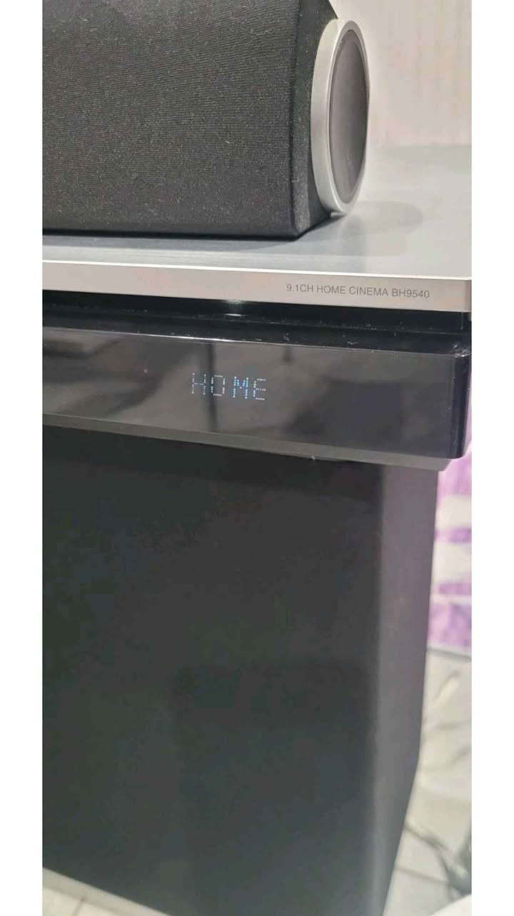 LG home cinema system 1460w. زور تازەیە دەنگی بەقوەتە دوانیان بە بلوتوتوث بە جیهازی دی ڤی دی رەبت دەبێت داوای 250 دۆلار و موعامەلە ئەگەر موشتەریت تێل بۆ ژمارە *********** السليمانية, العراق

