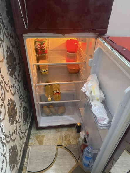 سلام عليكم ثلاجه لبيع طولهه متر و٤٠ نضيفه كلش سعرهه ١٧٥ وبيهه مجال وهذه رقم بي وتساب ***********غير متواجد للفيس
