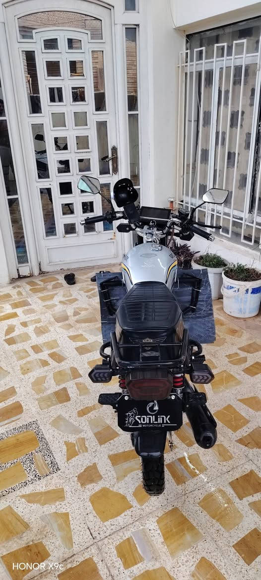 السلام عليكم دراجه للبيع مامفتوحه شغاله موديل 2025 السعر 800 وبيها مجال مكاني سامره للتواصل على هذا الرقم ***********
