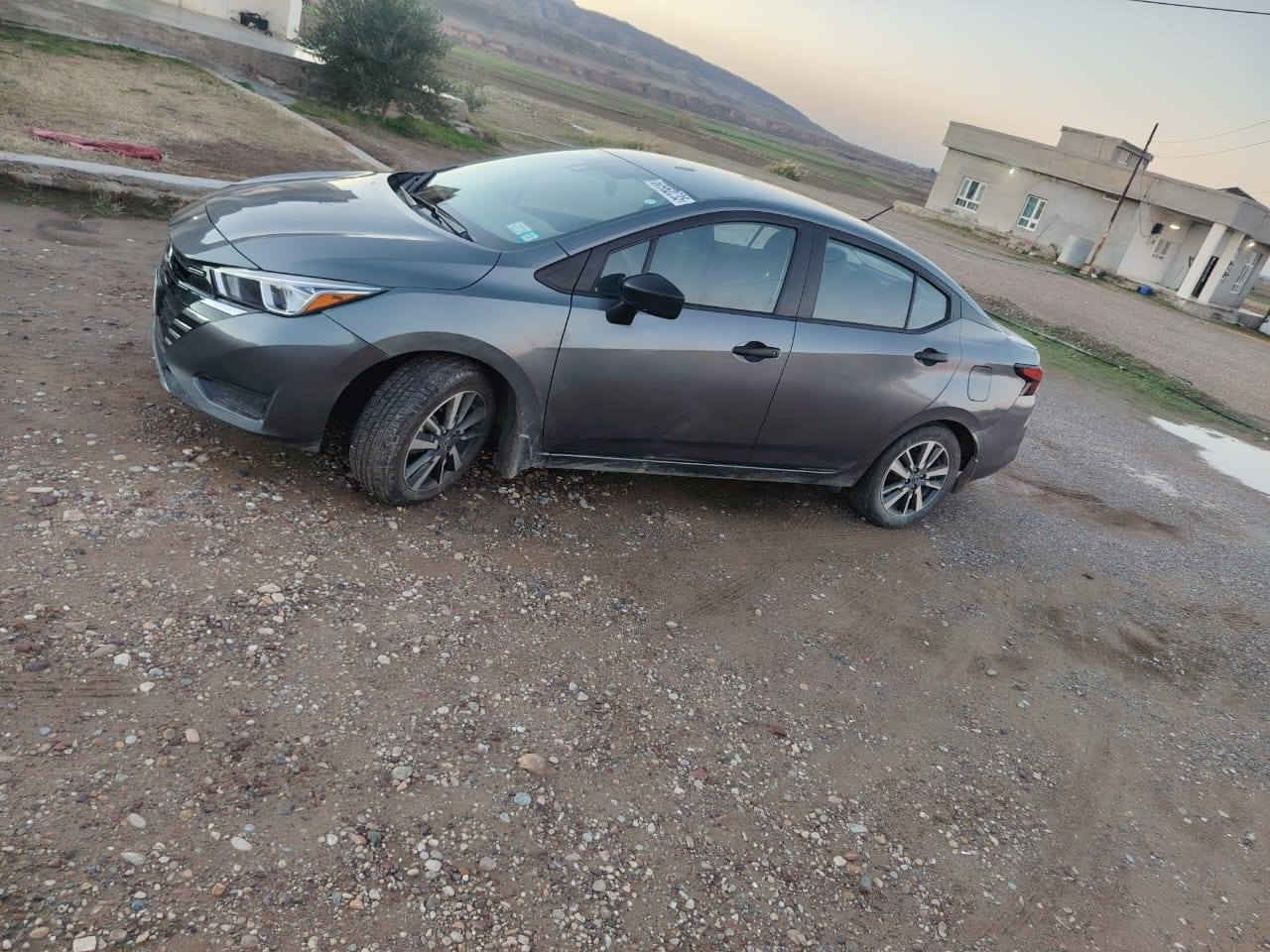 السلام عليكم 
للبيع 
نيسان فيرسا موديل 2024 مواصفات S منفيس حره تترقم في جميع المحافظات ما عدا الاقليم دخول جديد ماشيه 35 الف ميل ضررها تبديل قبق الصندوق فقط قطعه وحده 
صوره الشاصي مرفق بالمنشور 
السعر 115 نقدي وبيها مجال بسيط 
وترهم مقدمه 75 ورقه  والباقي اقساط شرط الكفيل 
عنوان السياره ناحيه الزاب قريه اصبيح تحتاني 
للاستفسار الاتصال على الرقم التالي 
‏‪0782 830 9893‬‏
