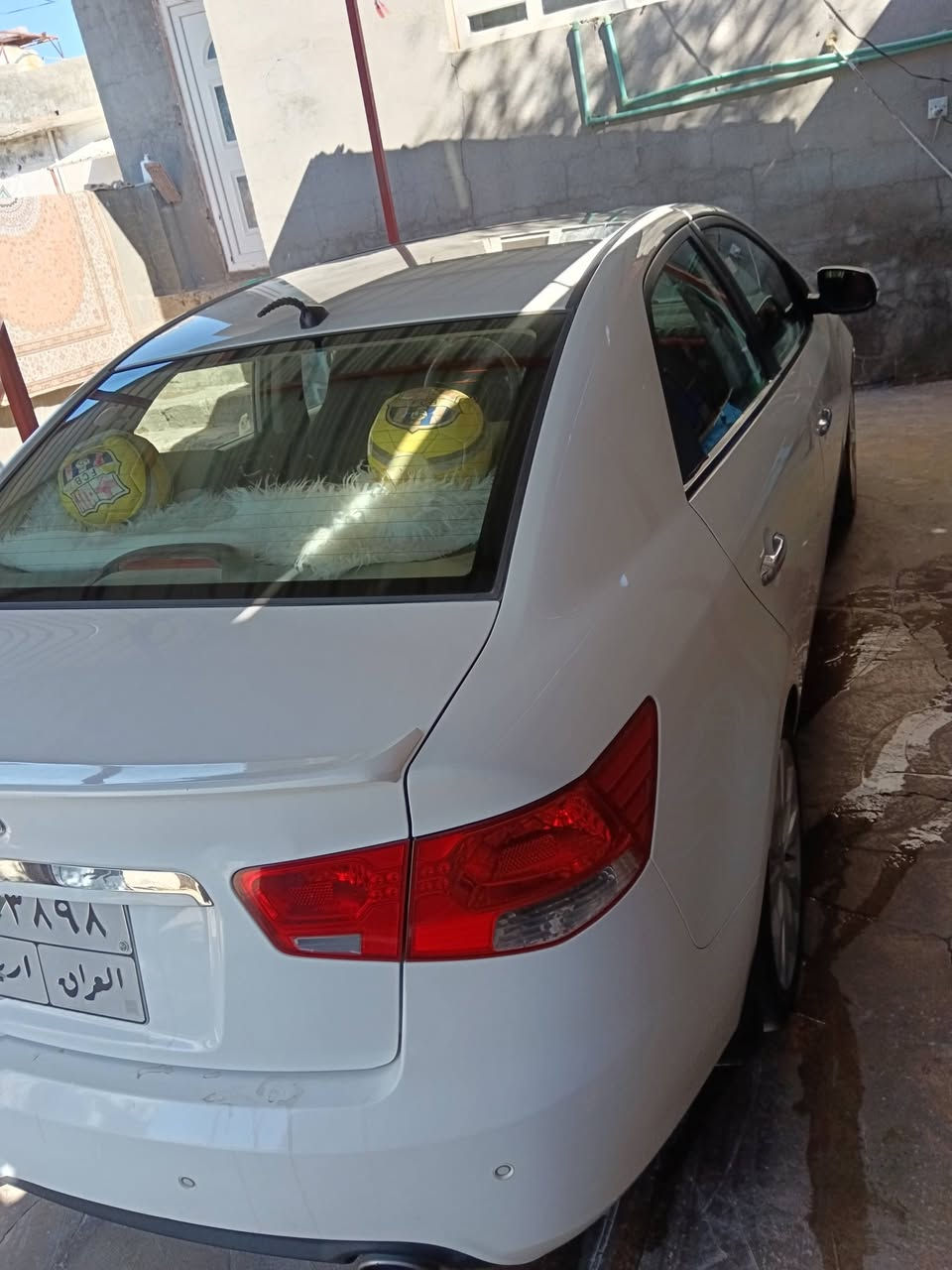 سلام عليكم متاح كيا سيراتو موديل ١٢ لبيع ماشيه ١٥٦ الف سونرهه موجود بصور فقط بخ بدون معجون  فول مواصفات مابيه نقص دينار متصرف عليهه للاستفسار
***********

