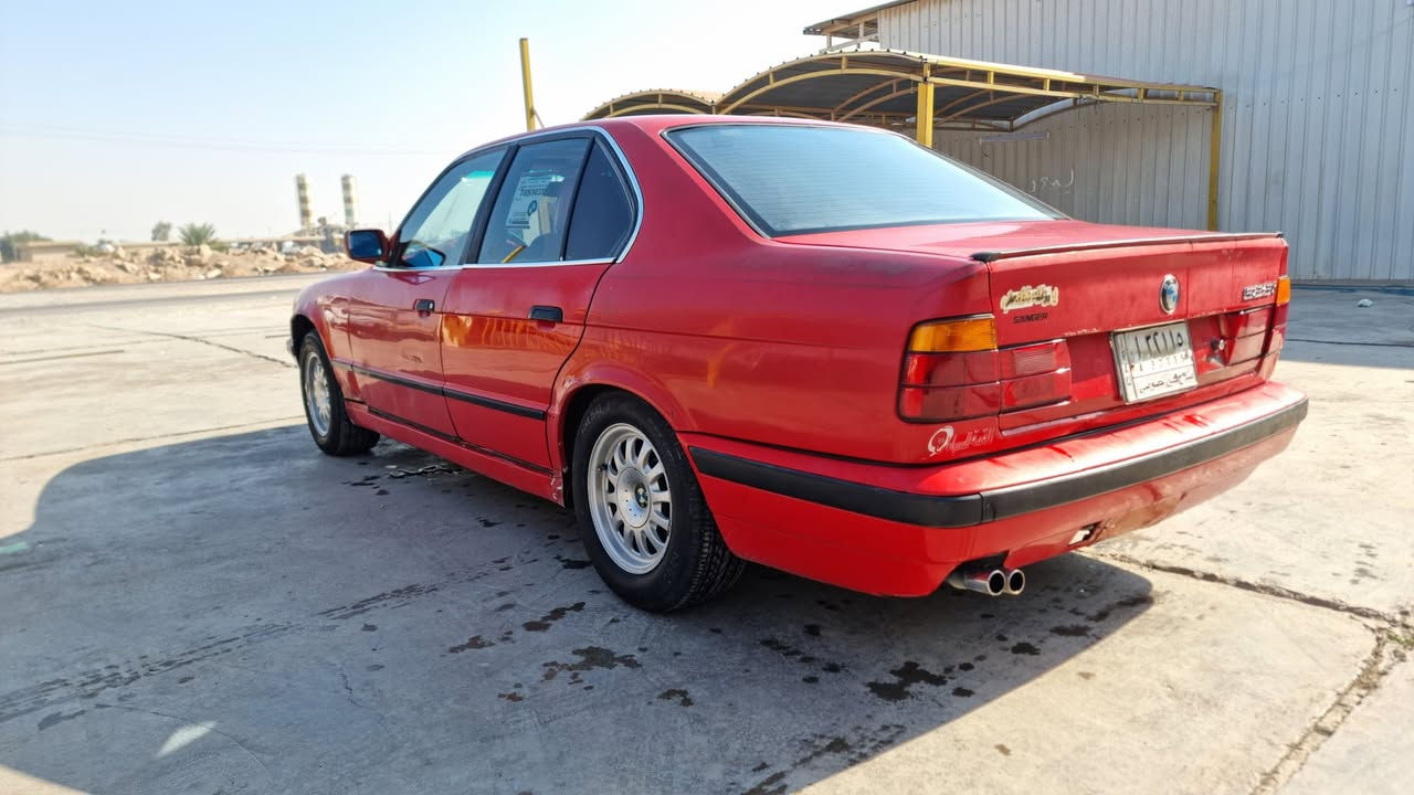 السلام عليكم  بي ام525 للبيع كير عادي محرك شرط تبريد كهربائيات كله شغاله صدر نضيف تخم تاير جديد سعر 40 وبيه مجال للاستفسار اتصل ***********
