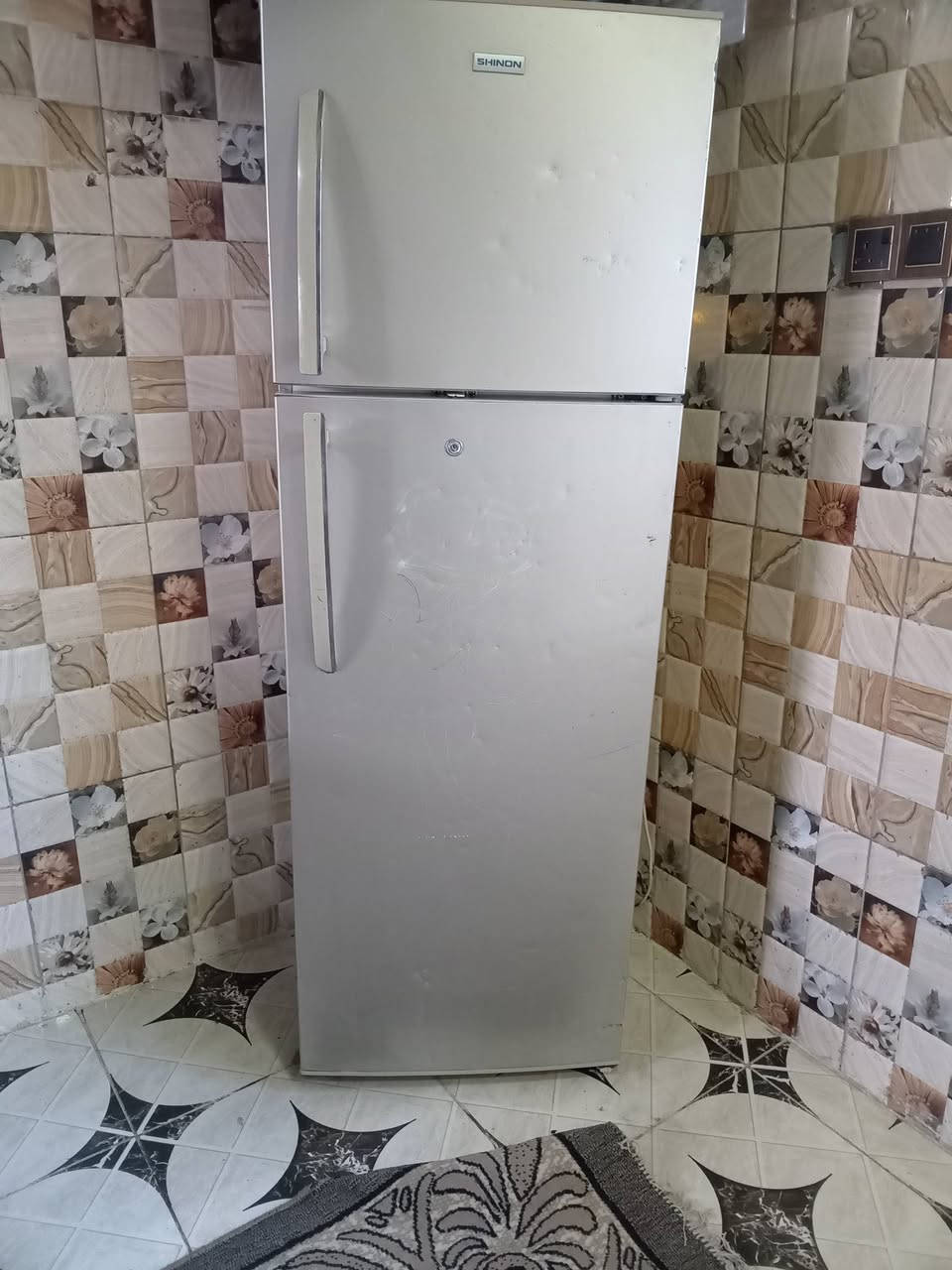 ثلاجه للبيع شراي يتصل على رقم *********** او يجي خاص
